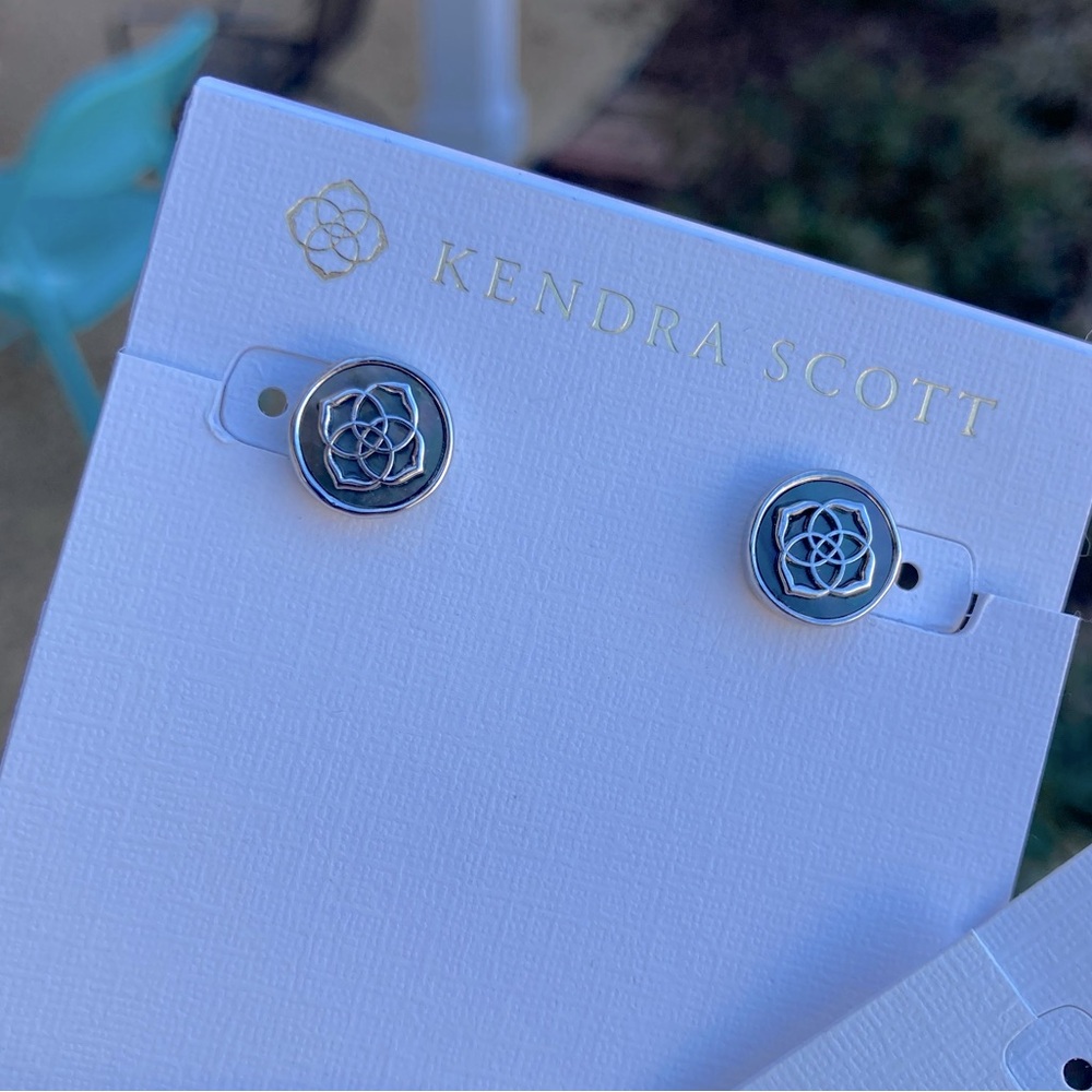Kendra Scott Stamped Dira Stud Earrings NWT